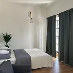 Apartmán Yellow Rose, Perfect Location With Free Parking, 24h Checkin & Balcony Piest'any
