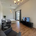 Apartmán Yellow Rose, Perfect Location With Free Parking, 24h Checkin & Balcony Piest'any