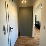 Apartmán Yellow Rose, Perfect Location With Free Parking, 24h Checkin & Balcony Piest'any