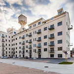 Apartmán Yellow Rose, Perfect Location With Free Parking, 24h Checkin & Balcony