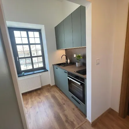 Yellow Rose, Perfect Location With Free Parking, 24h Checkin & Balcony Piest'any