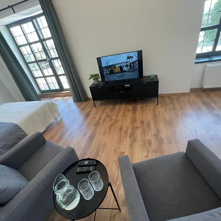 Yellow Rose, Perfect Location With Free Parking, 24h Checkin & Balcony