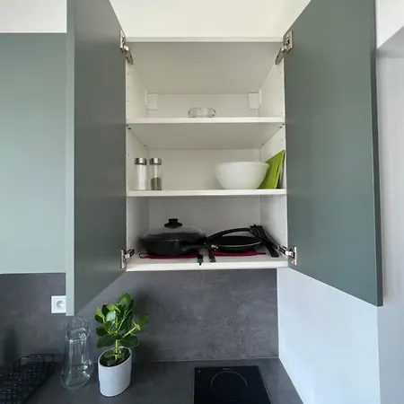Apartment Yellow Rose, Perfect Location With Free Parking, 24h Checkin & Balcony
