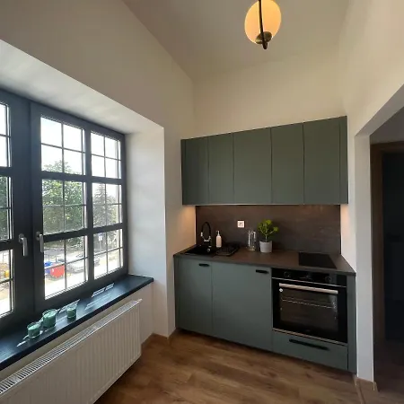 Yellow Rose, Perfect Location With Free Parking, 24h Checkin & Balcony Lejlighed Piest'any