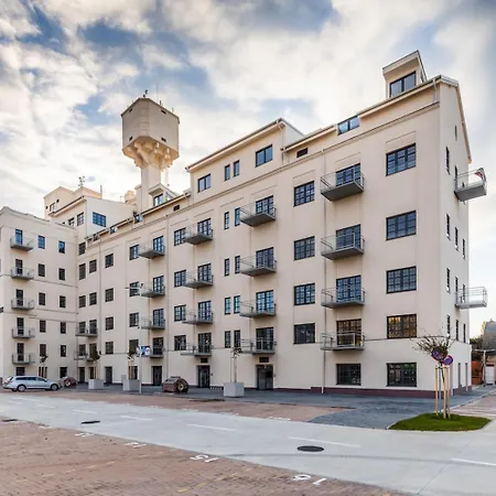 Apartmán Yellow Rose, Perfect Location With Free Parking, 24h Checkin & Balcony