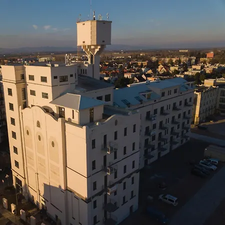 Yellow Rose, Perfect Location With Free Parking, 24h Checkin & Balcony *