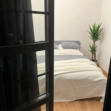 Lejlighed Yellow Rose, Perfect Location With Free Parking, 24h Checkin & Balcony Piest'any