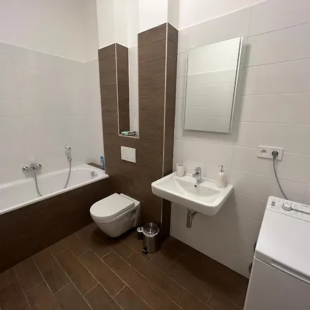 Yellow Rose, Perfect Location With Free Parking, 24h Checkin & Balcony Lejlighed *